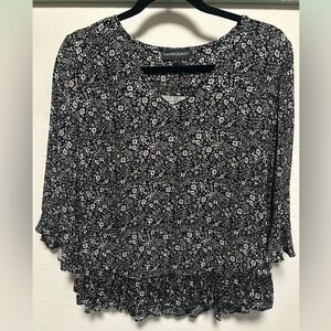 $5 SALE! 🔥 Pretty Blouse